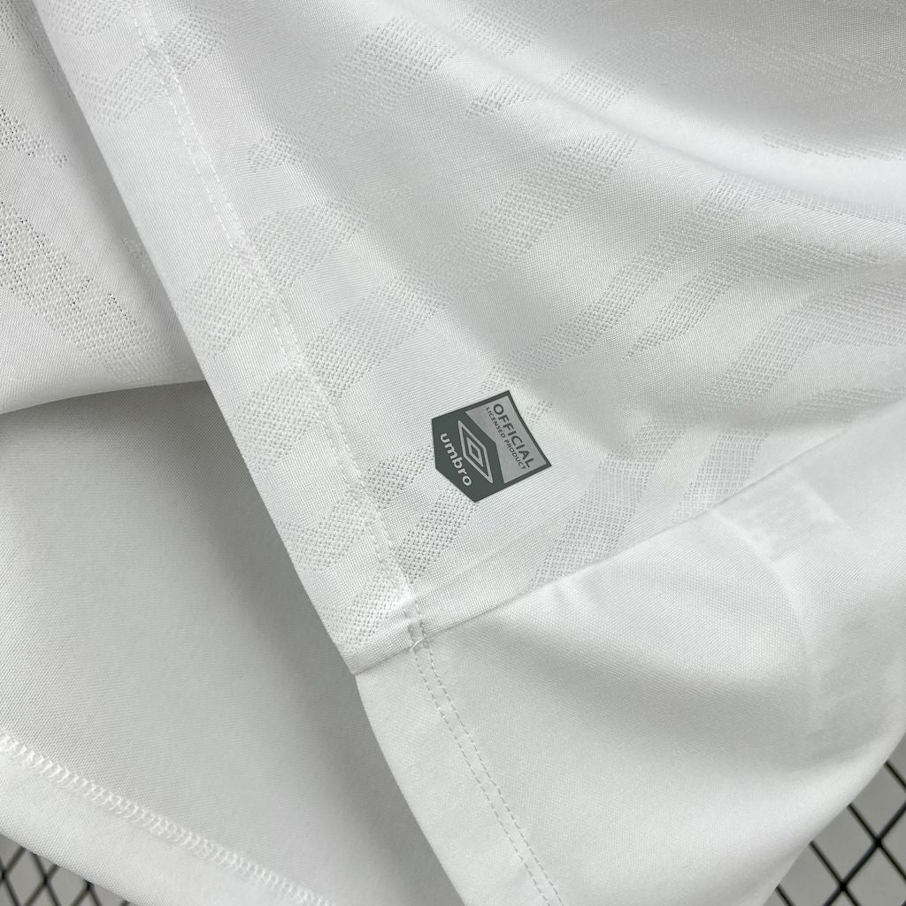 Camisa titular do Santos para a temporada 2025/26