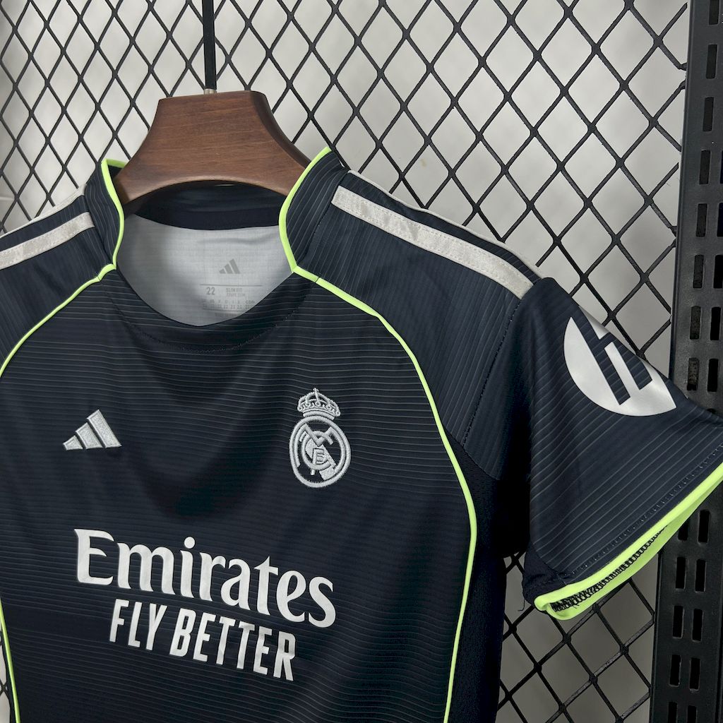 Uniforme Infantil Visitante Real Madrid Para Temporada 2025/26