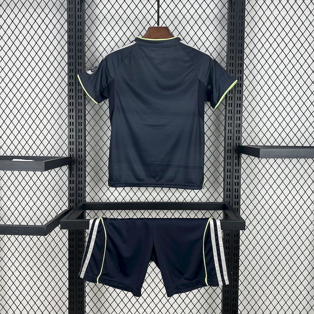 Uniforme Infantil Visitante Real Madrid Para Temporada 2025/26