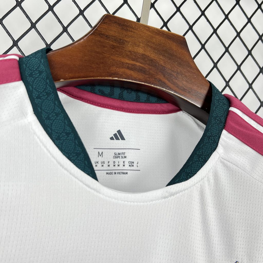 Camisa Real Madrid 2025/26 Torcedor Masculina